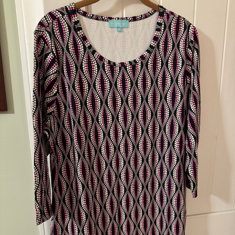This is a Lulu-B STYLE Dress, "Black Waves/Disco" Print, size XL